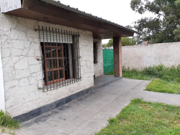 CASA 3 AMBIENTES CON PARQUE-BARRIO EL JARDIN