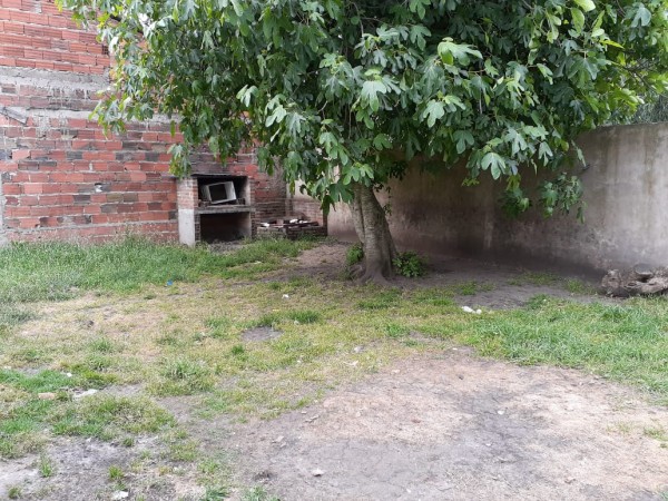 CASA 3 AMBIENTES CON PARQUE-BARRIO EL JARDIN