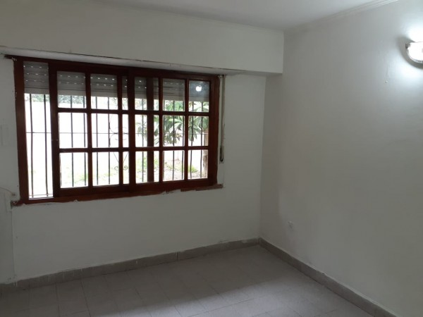 CASA 3 AMBIENTES CON PARQUE-BARRIO EL JARDIN