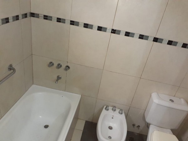 CASA 3 AMBIENTES CON PARQUE-BARRIO EL JARDIN