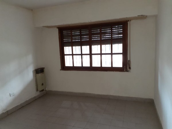 CASA 3 AMBIENTES CON PARQUE-BARRIO EL JARDIN