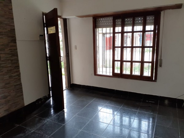 CASA 3 AMBIENTES CON PARQUE-BARRIO EL JARDIN