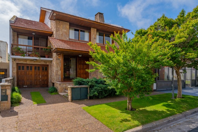 Venta increible casa de 5 ambientes mas departamento de 2 ambientes