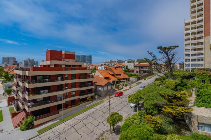 DEPARTAMENTO ZONA VARESE / VISTA LATERAL A VARESE