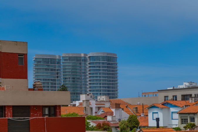 DEPARTAMENTO ZONA VARESE / VISTA LATERAL A VARESE