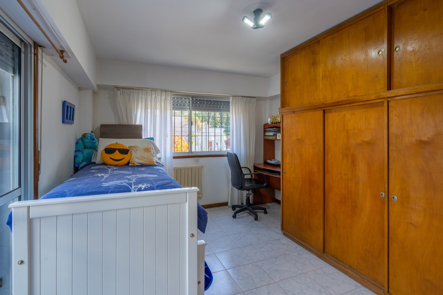 Casa 4 ambientes mas 2 departamentos de 3 ambientes, sobre 2 lotes. Bosque Peralta Ramos
