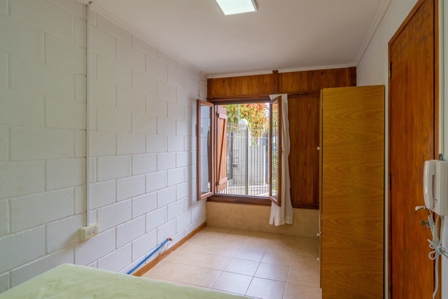 Casa 4 ambientes mas 2 departamentos de 3 ambientes, sobre 2 lotes. Bosque Peralta Ramos