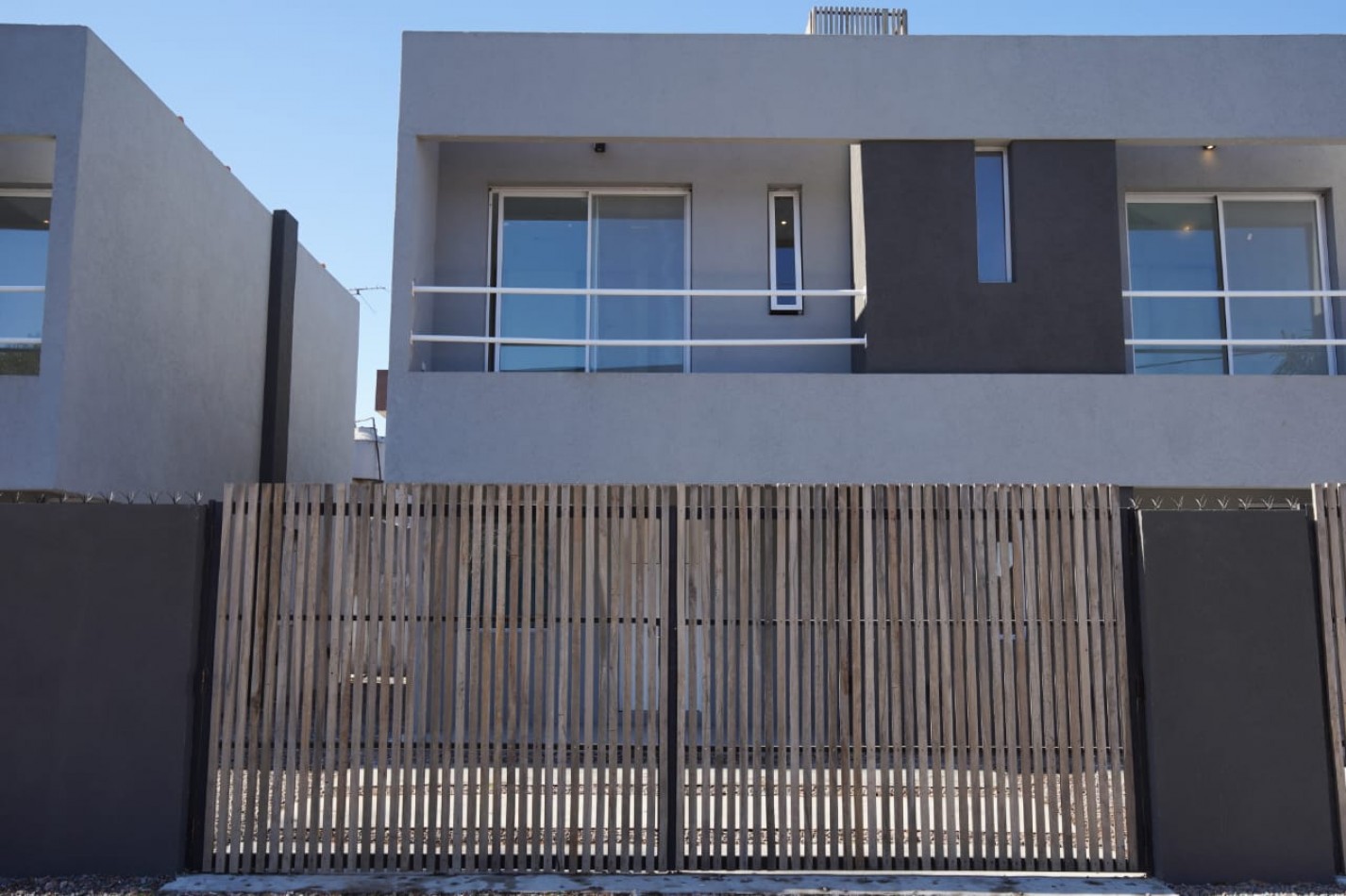 DUPLEX 3 AMBIENTES A ESTRENAR GBA NORTE PILAR 2 COCHERAS