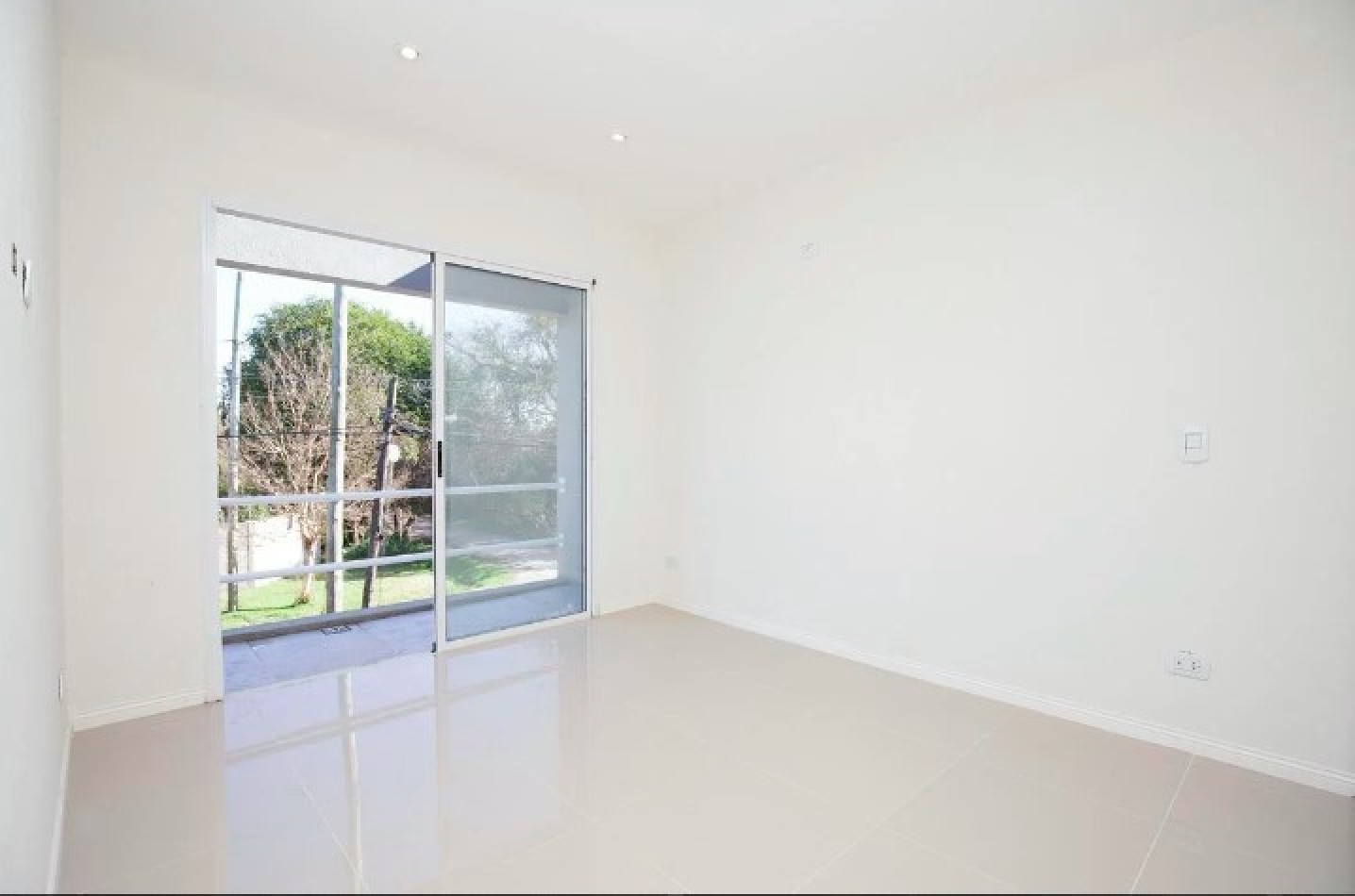 DUPLEX 3 AMBIENTES A ESTRENAR GBA NORTE PILAR 2 COCHERAS