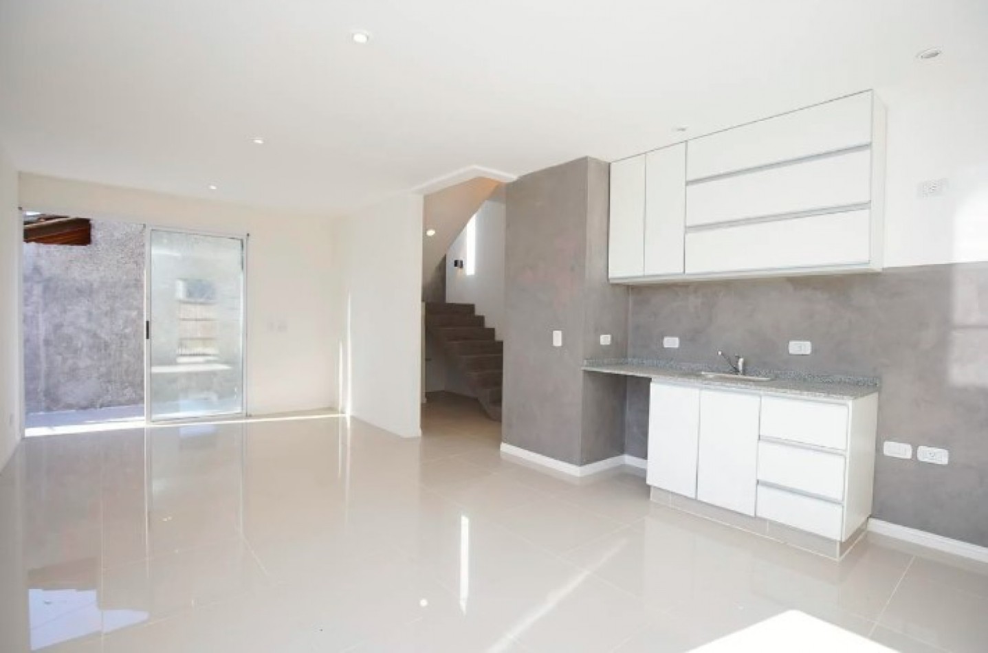 DUPLEX 3 AMBIENTES A ESTRENAR GBA NORTE PILAR 2 COCHERAS