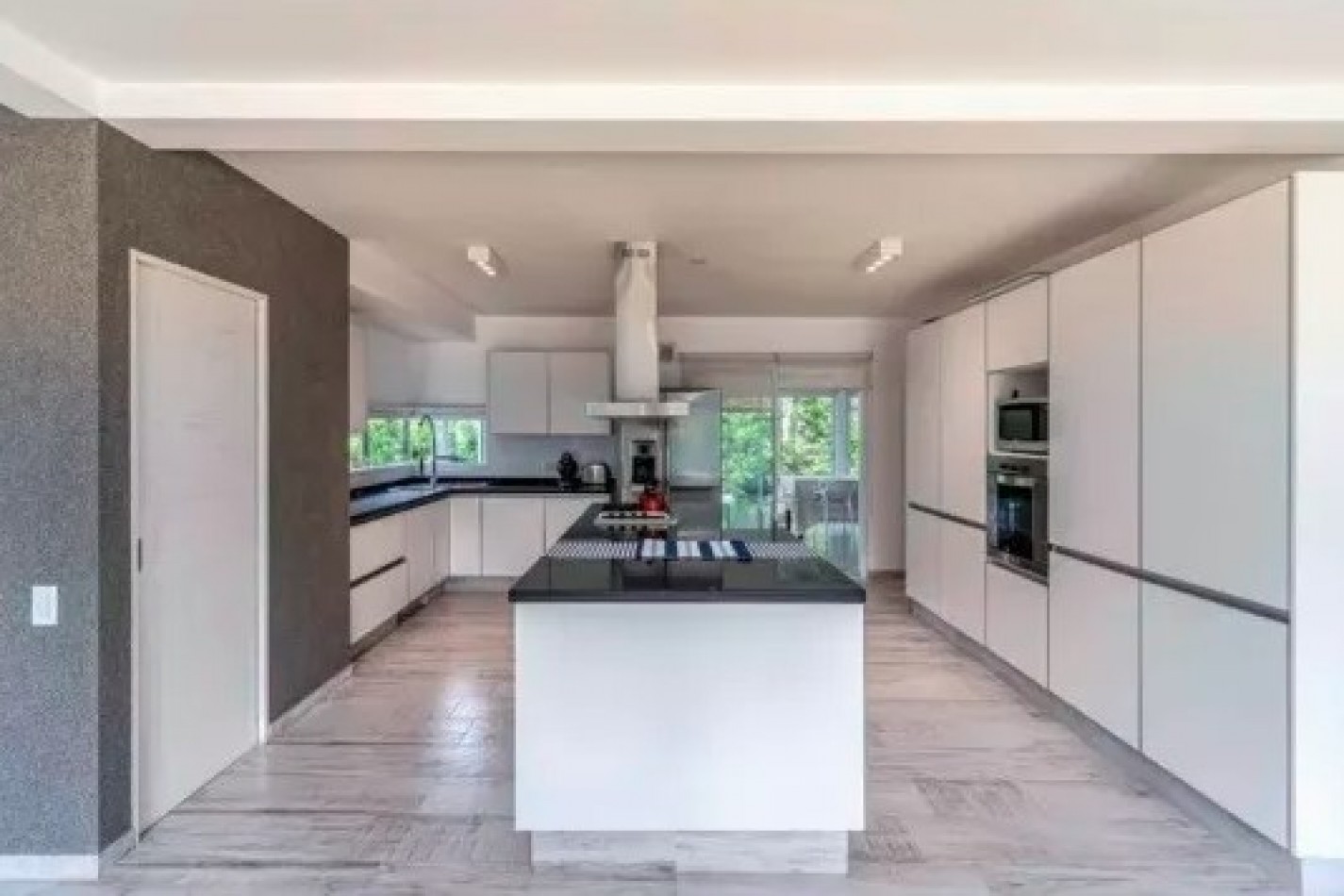 CASA 6 AMBIENTES EN COSTA ESMERALDA CERCA DEL MAR