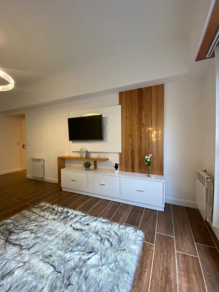 Departamento 3 ambientes con balcon frances  sobre avenida Colon