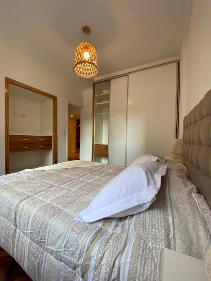 Departamento 3 ambientes con balcon frances  sobre avenida Colon