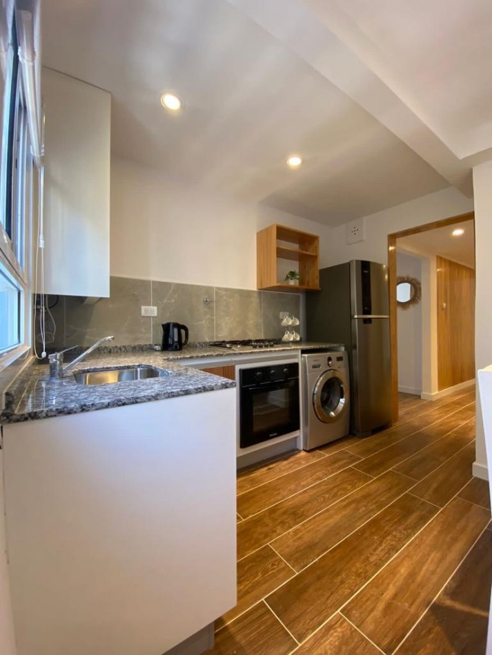 Departamento 3 ambientes con balcon frances  sobre avenida Colon