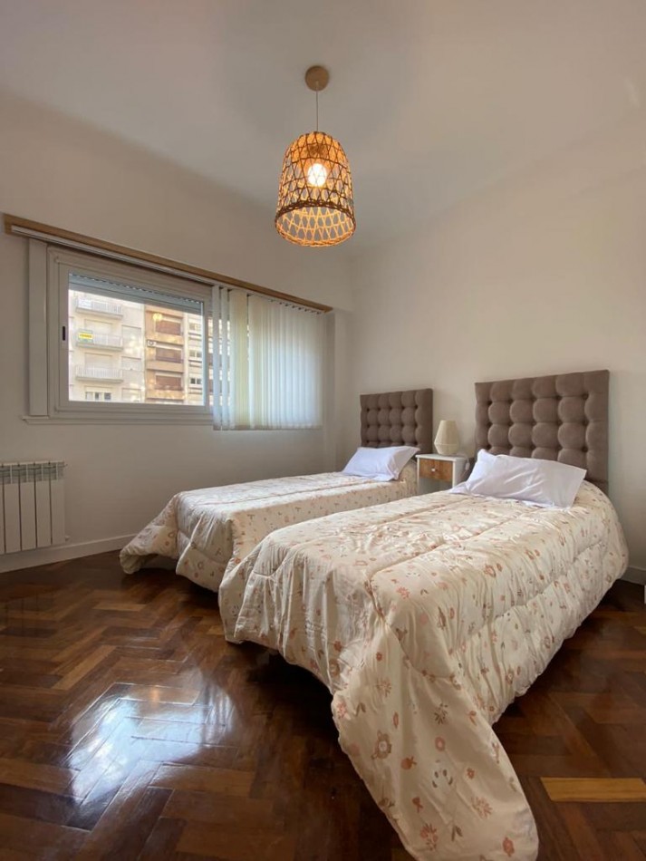 Departamento 3 ambientes con balcon frances  sobre avenida Colon