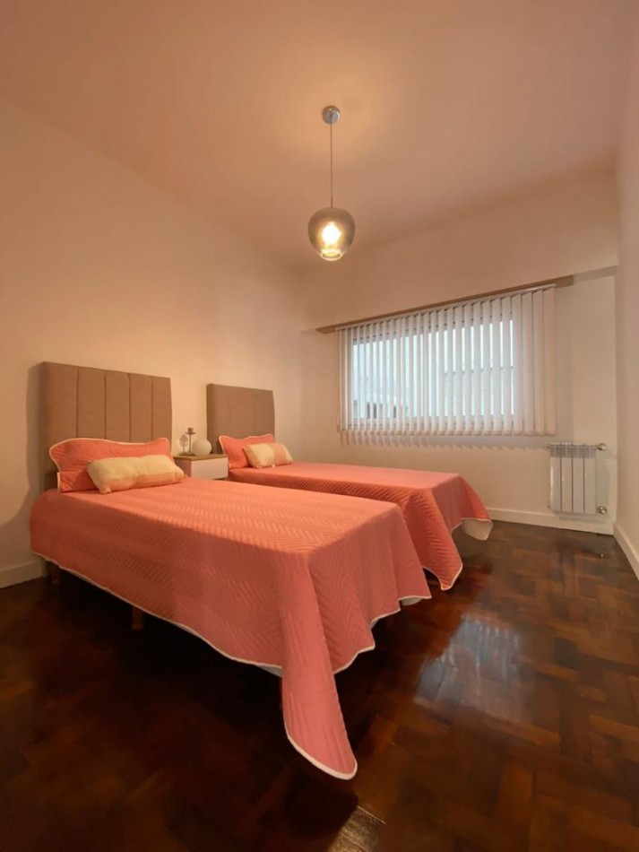 Departamento 3 ambientes con balcon a la calle reciclado