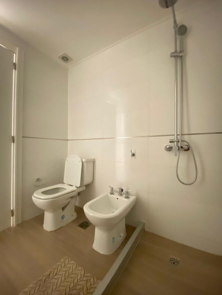 Venta departamento 2 ambientes a la calle con balcon. Edificio  Novecento 