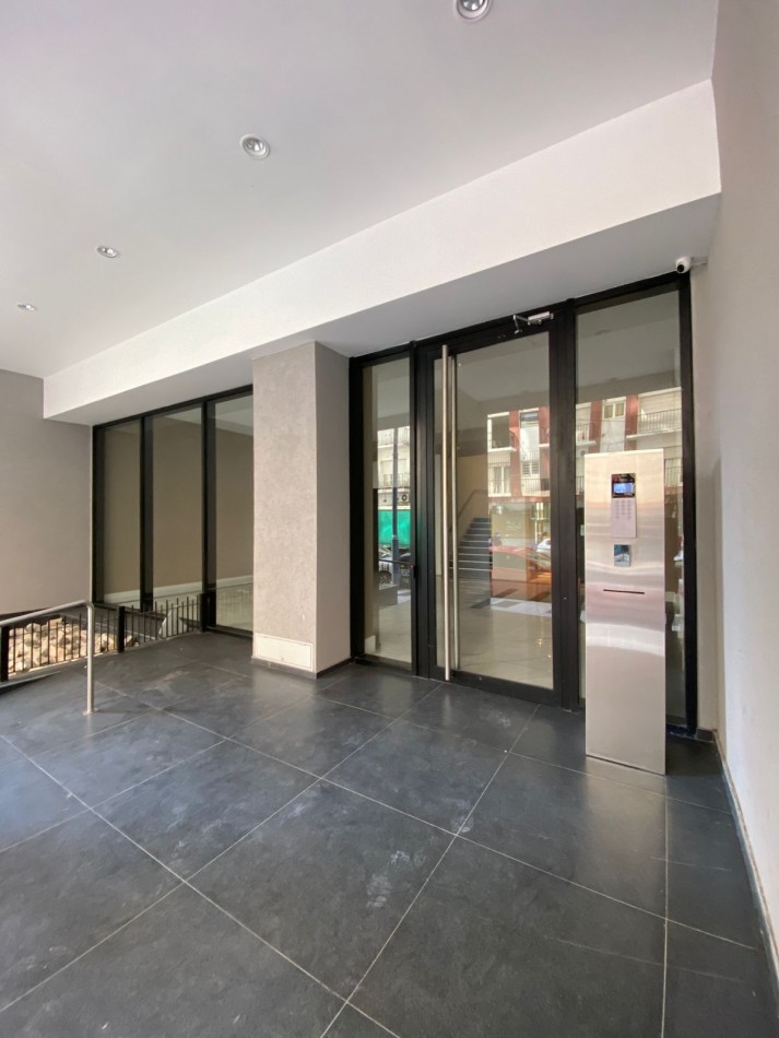 Venta departamento 2 ambientes a la calle con balcon. Edificio  Novecento 