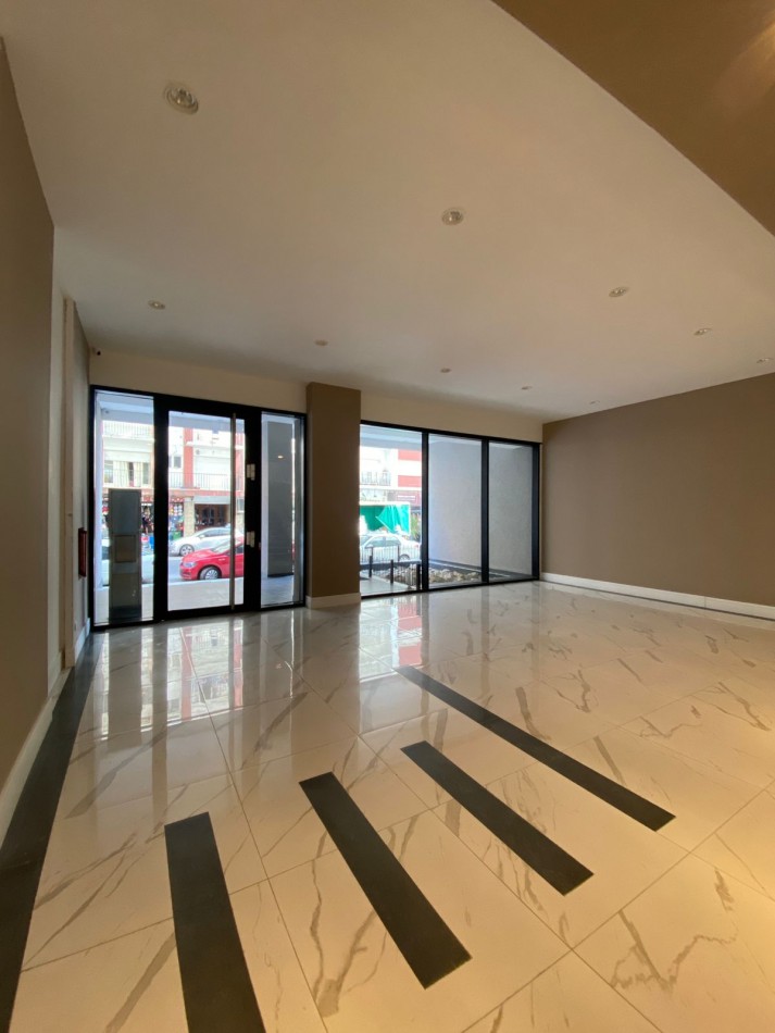 Venta departamento 2 ambientes a la calle con balcon. Edificio  Novecento 