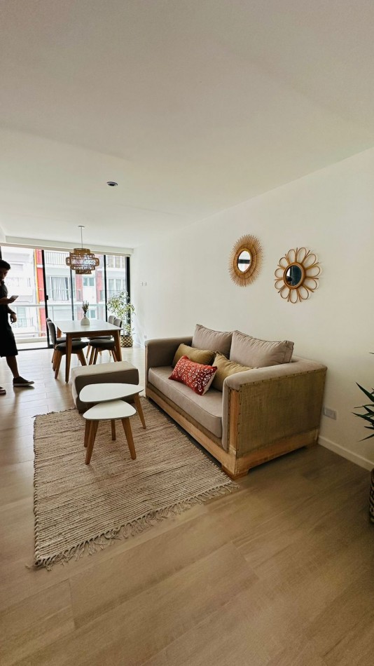 Venta departamento 2 ambientes a la calle con balcon. Edificio  Novecento 