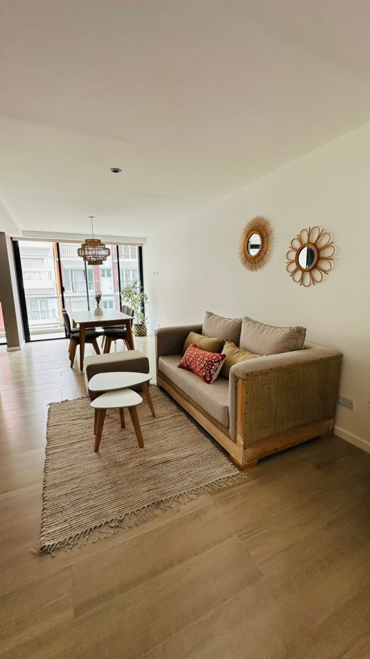 Venta departamento 2 ambientes a la calle con balcon. Edificio  Novecento 