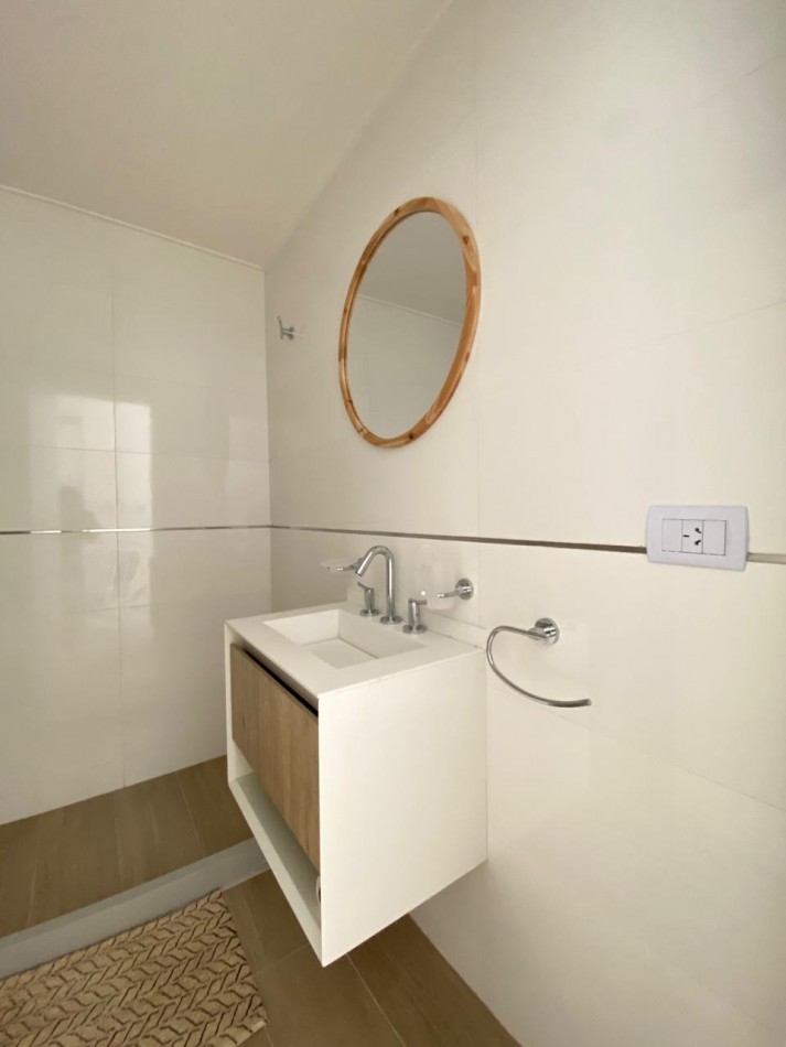 Venta departamento 2 ambientes a la calle con balcon. Edificio  Novecento 