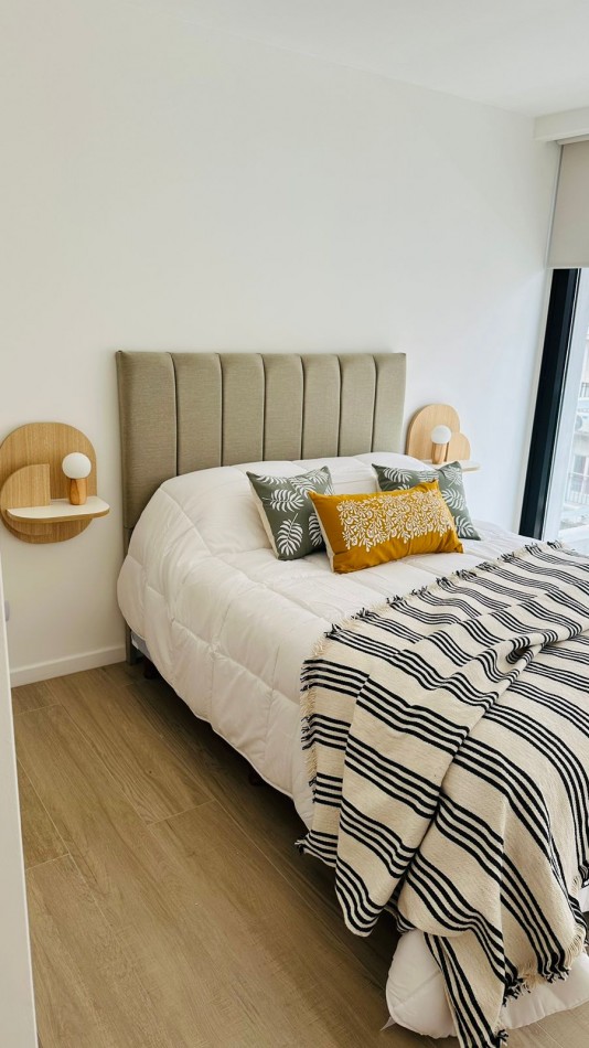 Venta departamento 2 ambientes a la calle con balcon. Edificio  Novecento 