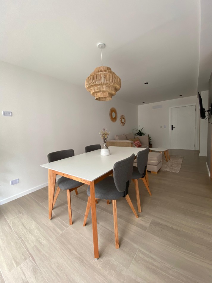 Venta departamento 2 ambientes a la calle con balcon. Edificio  Novecento 