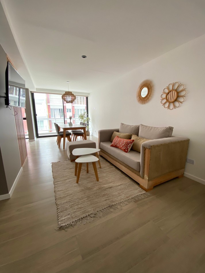 Venta departamento 2 ambientes a la calle con balcon. Edificio  Novecento 