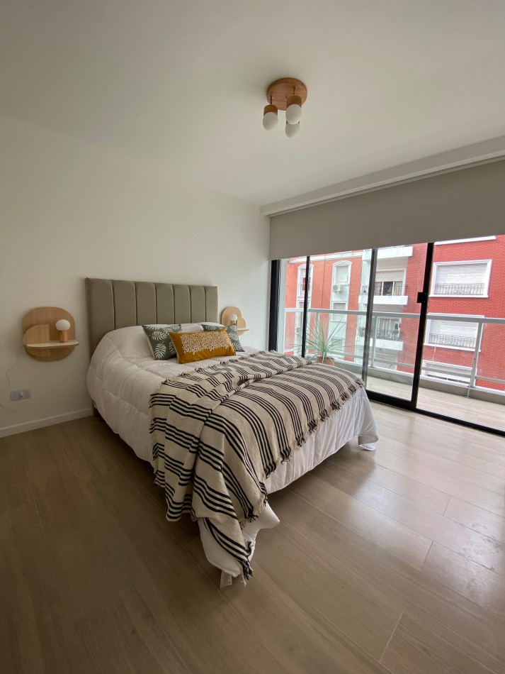 Venta departamento 2 ambientes a la calle con balcon. Edificio  Novecento 