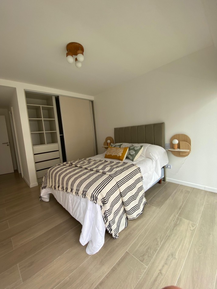 Venta departamento 2 ambientes a la calle con balcon. Edificio  Novecento 