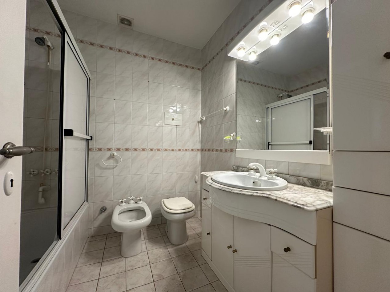 CASA 4 AMBIENTES GARAGE PARQUE APTO COMERCIAL ZONA ALDREY 