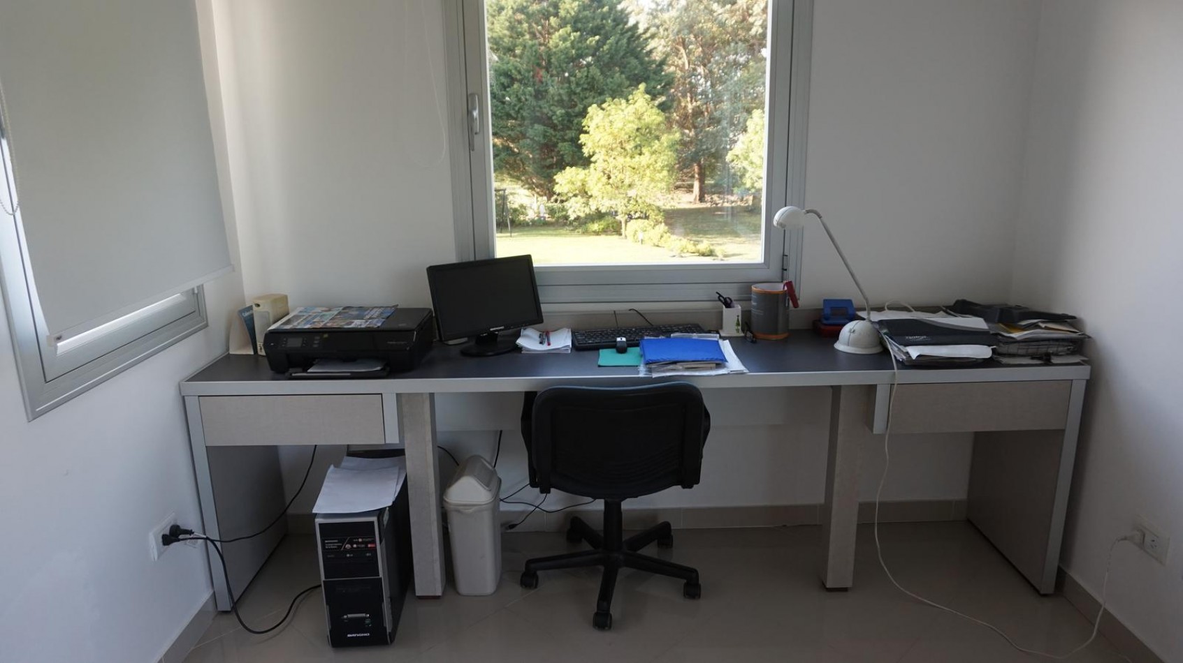 Casa estilo minimalista moderno, en sector Los Pinos del barrio Privado Rumenco.