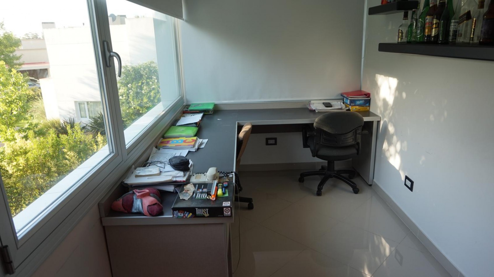 Casa estilo minimalista moderno, en sector Los Pinos del barrio Privado Rumenco.