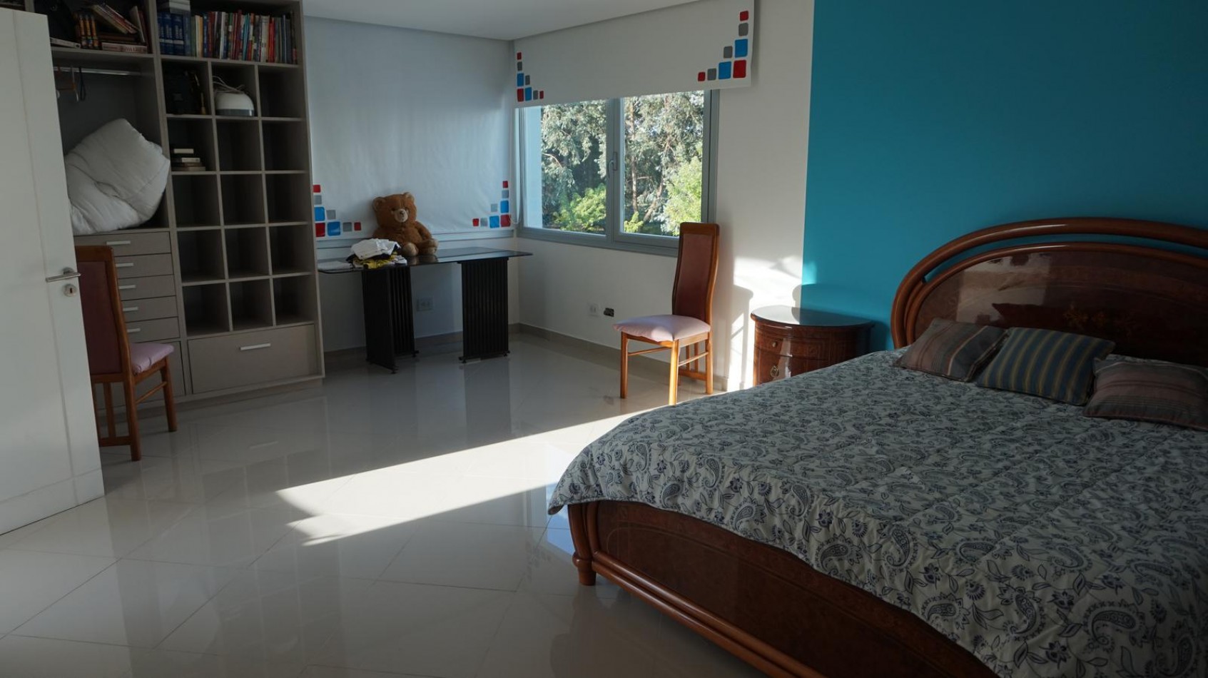 Casa estilo minimalista moderno, en sector Los Pinos del barrio Privado Rumenco.