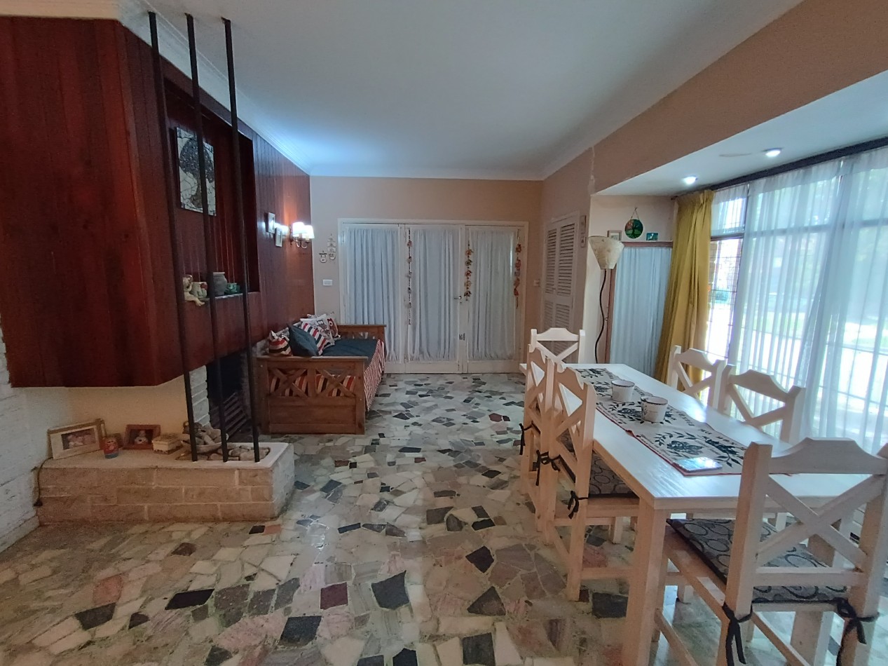 Venta casa 3 ambientes con dependencia y patio a tres cuadras del Mar Punta Mogotes