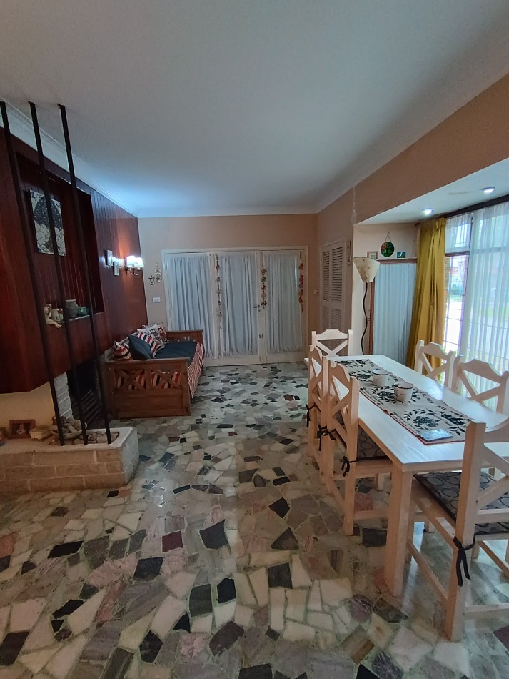Venta casa 3 ambientes con dependencia y patio a tres cuadras del Mar Punta Mogotes