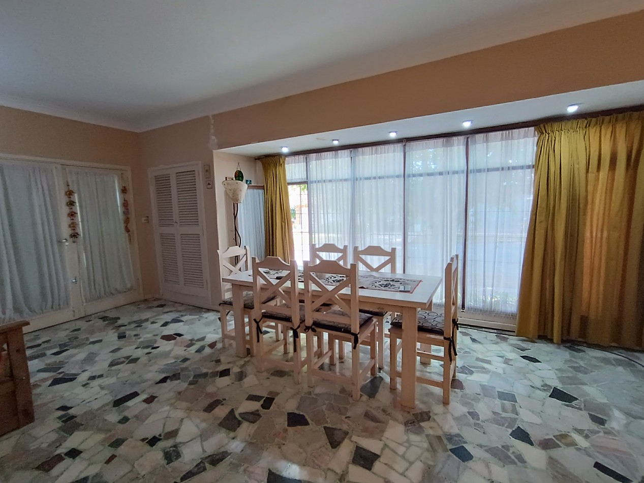 Venta casa 3 ambientes con dependencia y patio a tres cuadras del Mar Punta Mogotes