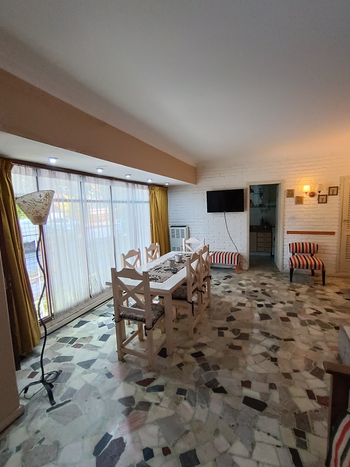 Venta casa 3 ambientes con dependencia y patio a tres cuadras del Mar Punta Mogotes
