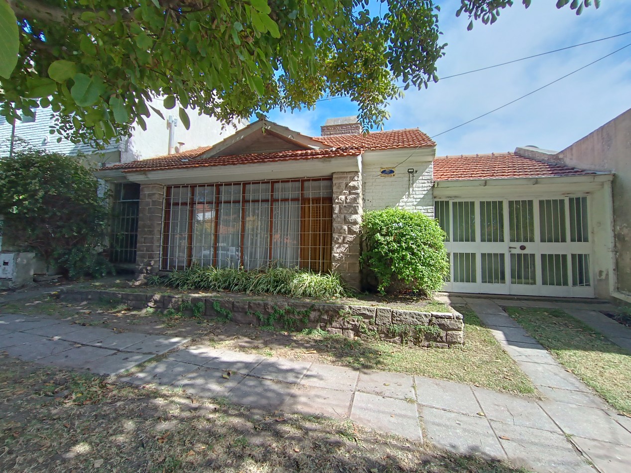 Venta casa 3 ambientes con dependencia y patio a tres cuadras del Mar Punta Mogotes