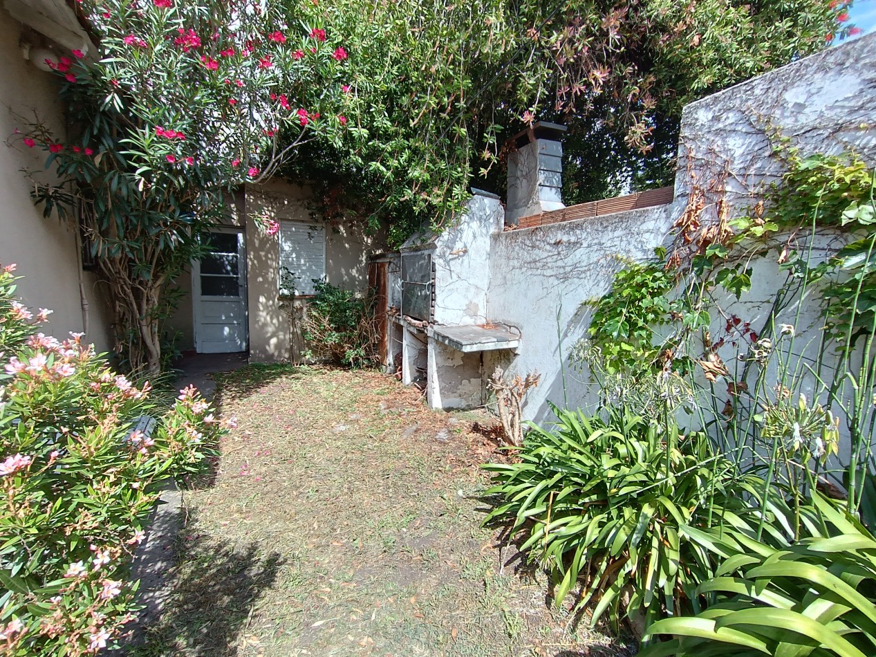 Venta casa 3 ambientes con dependencia y patio a tres cuadras del Mar Punta Mogotes