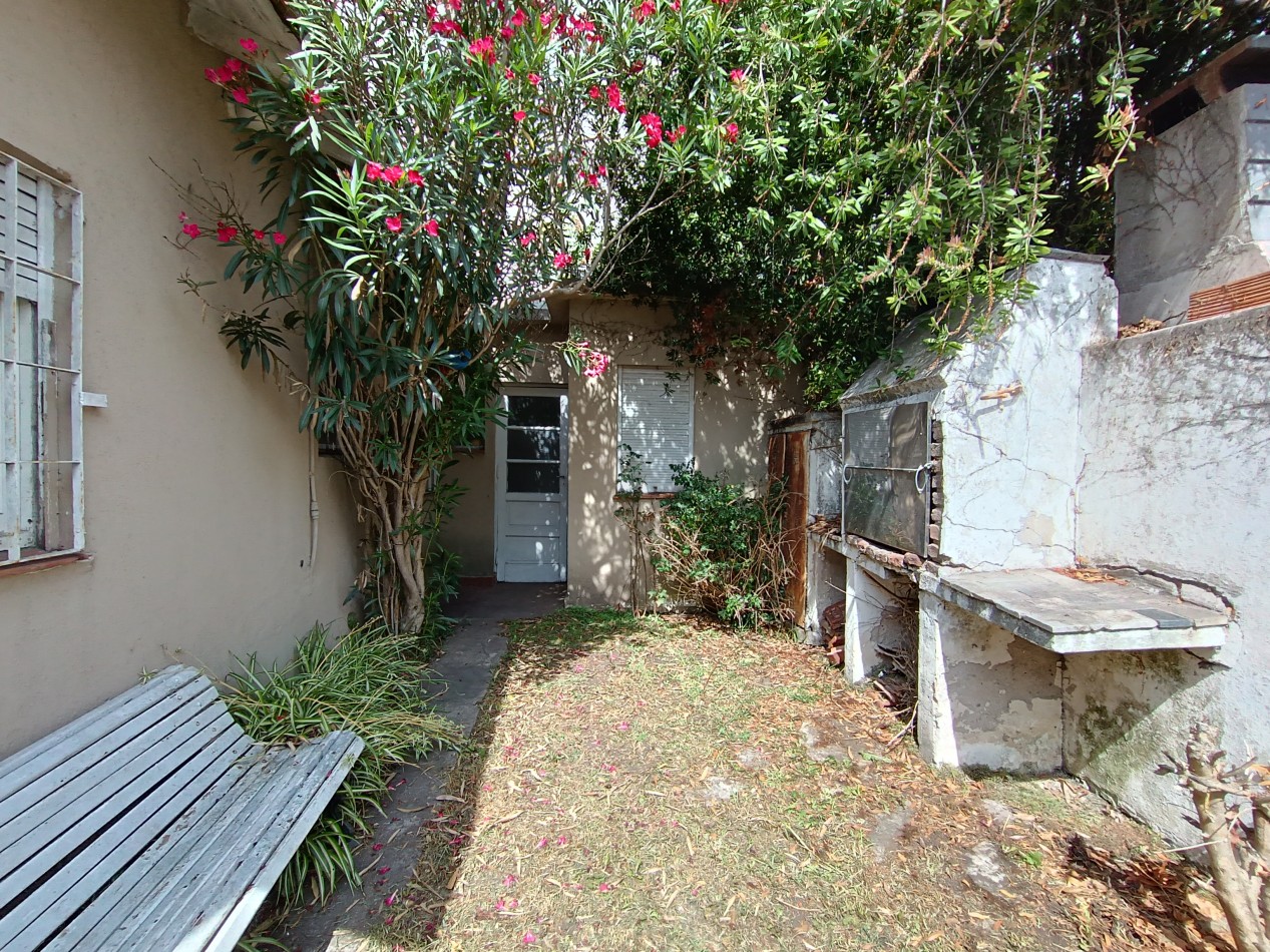 Venta casa 3 ambientes con dependencia y patio a tres cuadras del Mar Punta Mogotes