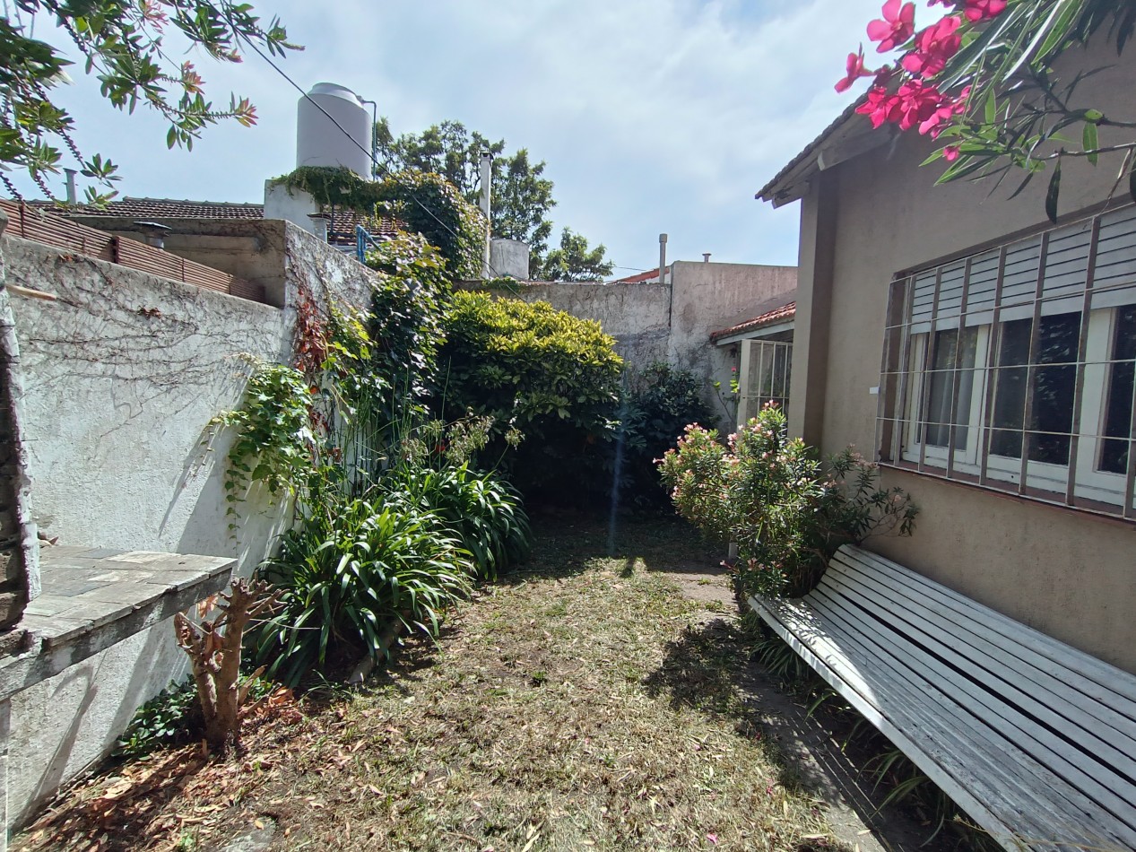 Venta casa 3 ambientes con dependencia y patio a tres cuadras del Mar Punta Mogotes