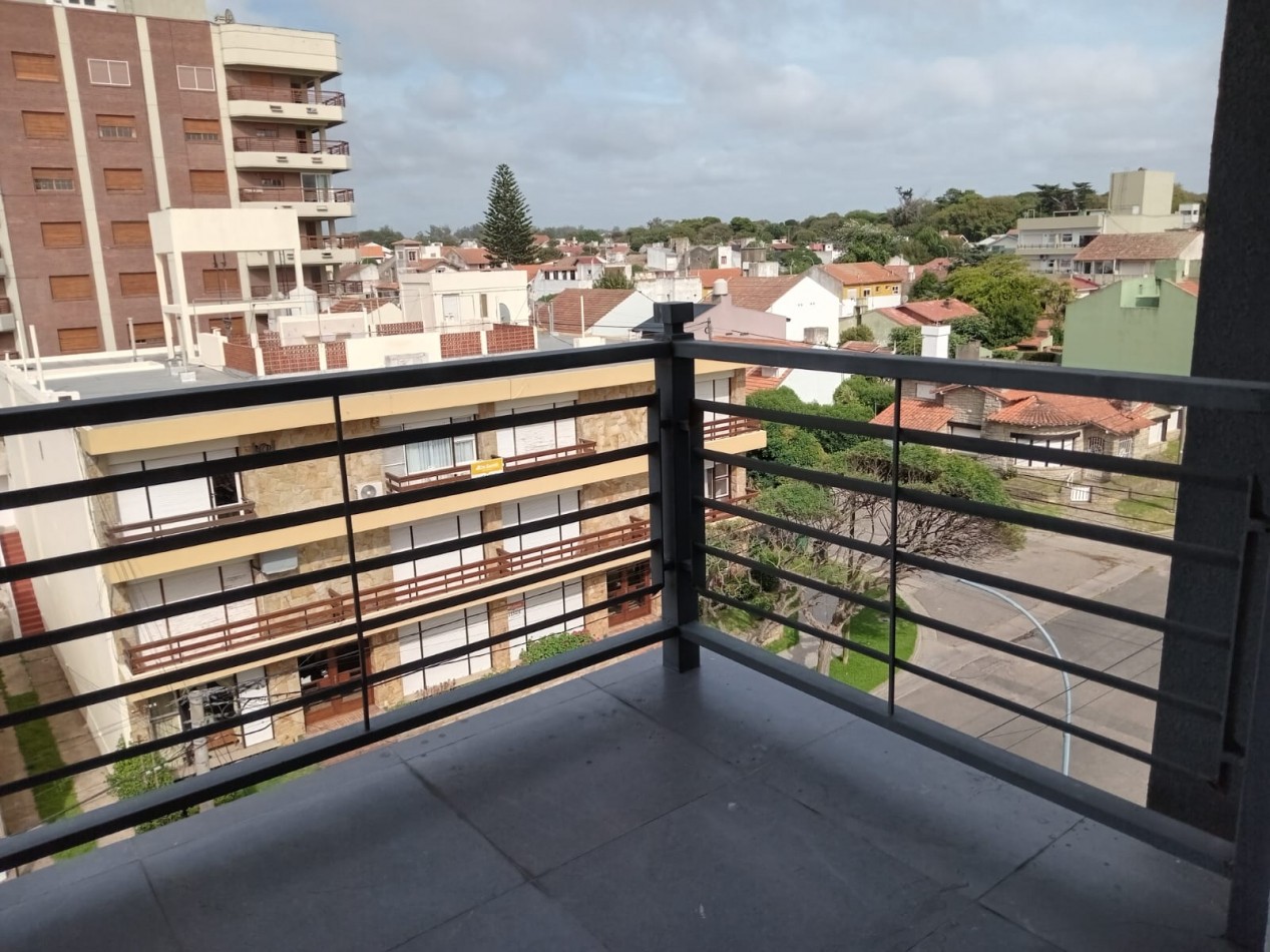 EDIFICIO PUNTA MOGOTES/ MEDIA CUADRA DE LA COSTA