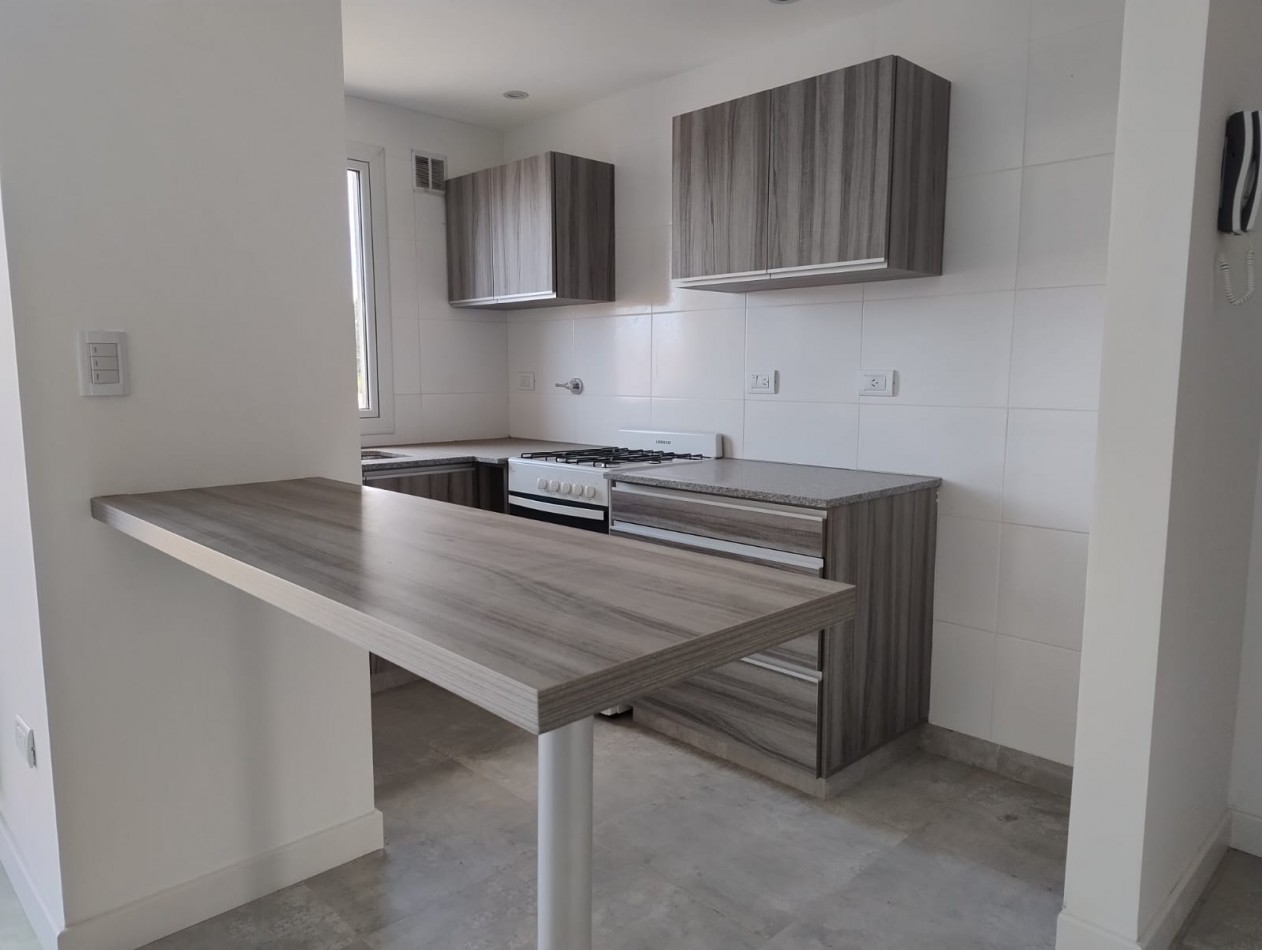 DEPARTAMENTO 2 AMB A ESTRENAR CON BALCON Y COCHERA 