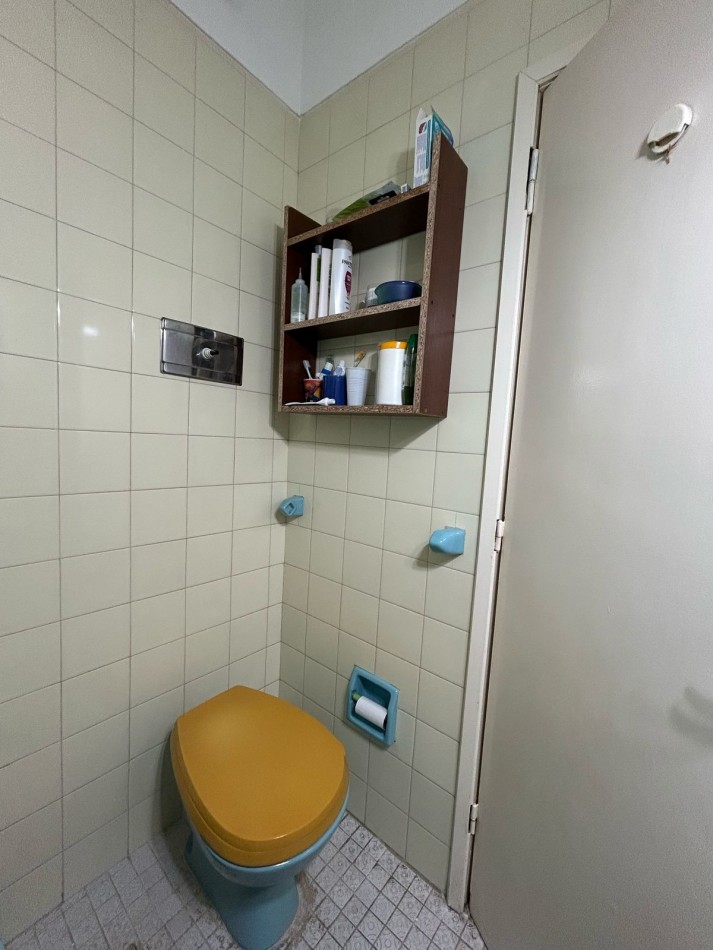 DEPARTAMENTO DOS AMBIENTES A LA CALLE CON PATIO .