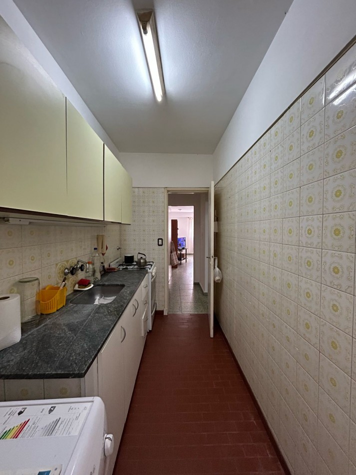 DEPARTAMENTO DOS AMBIENTES A LA CALLE CON PATIO .