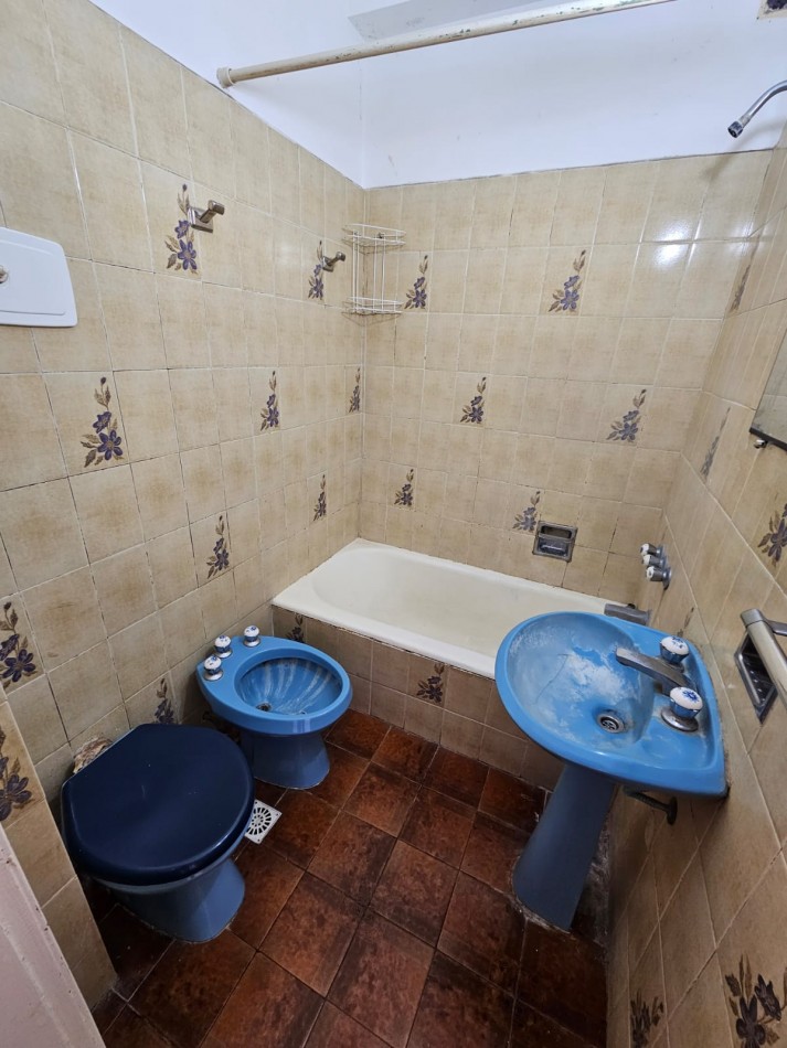 VENTA DEPARTAMENTO 2 AMBIENTES LATERAL CON DEPENDENCIA Y VISTA AL MAR LA PERLA