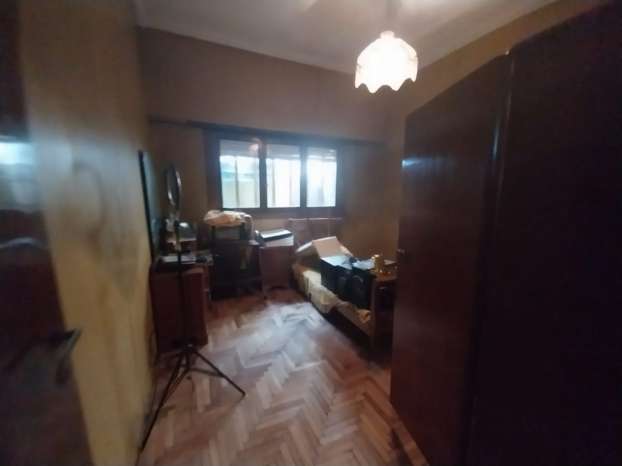 CASA EN VENTA 3 AMBIENTES CON COCHERA + CONSTRUCCION PARA LOCAL