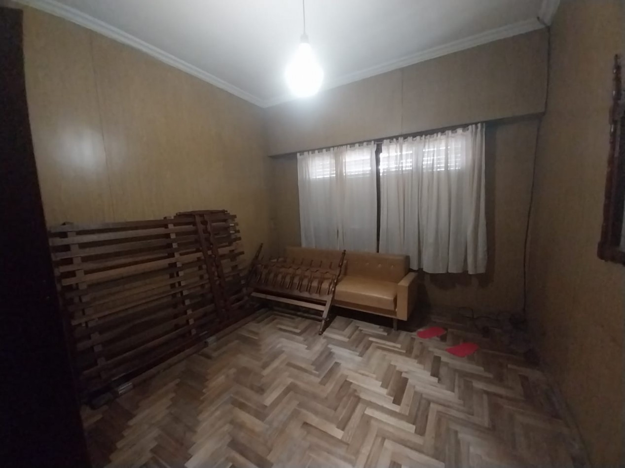 CASA EN VENTA 3 AMBIENTES CON COCHERA + CONSTRUCCION PARA LOCAL